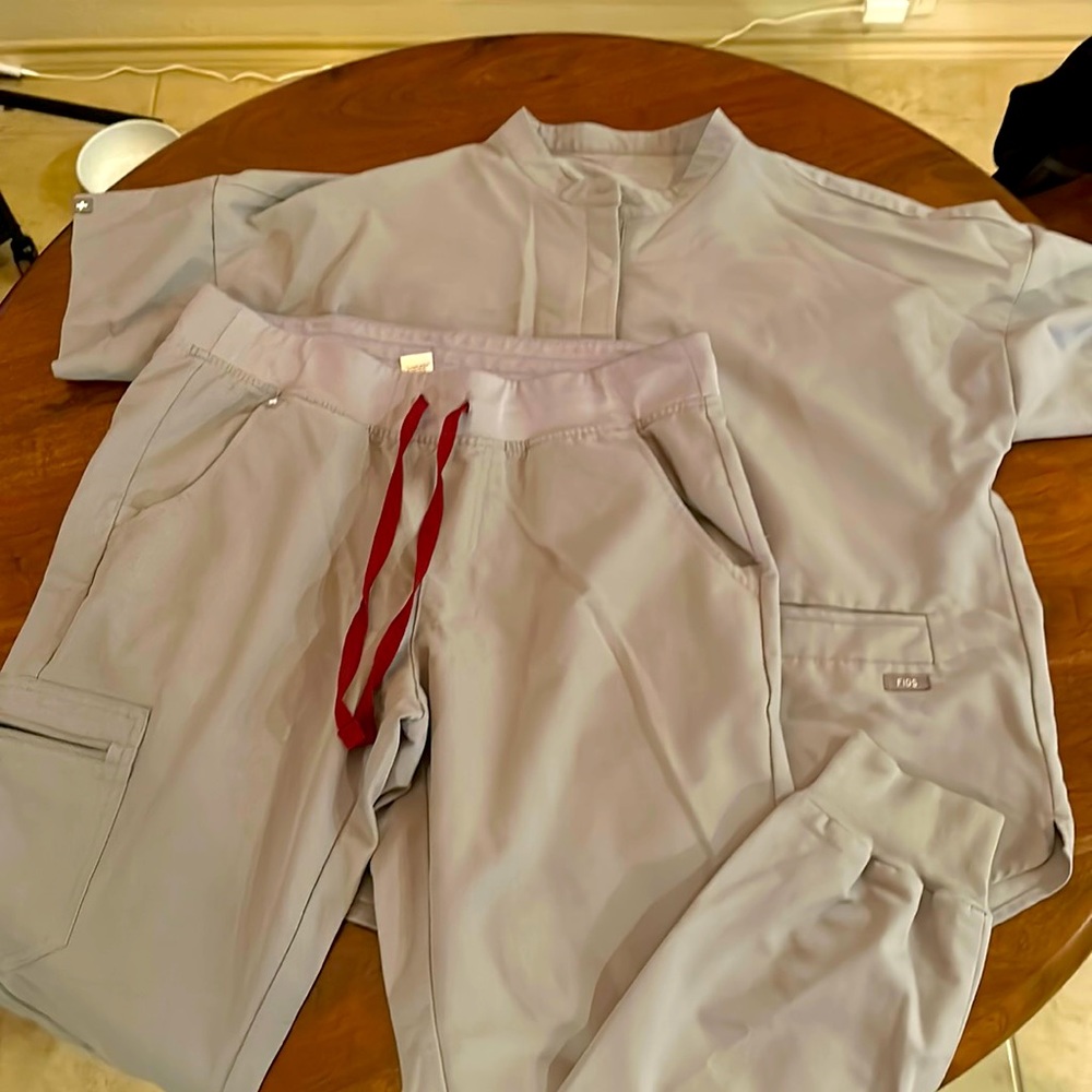 Figs scrubs